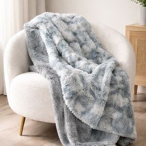 Plush Throw Blanket 64x60”